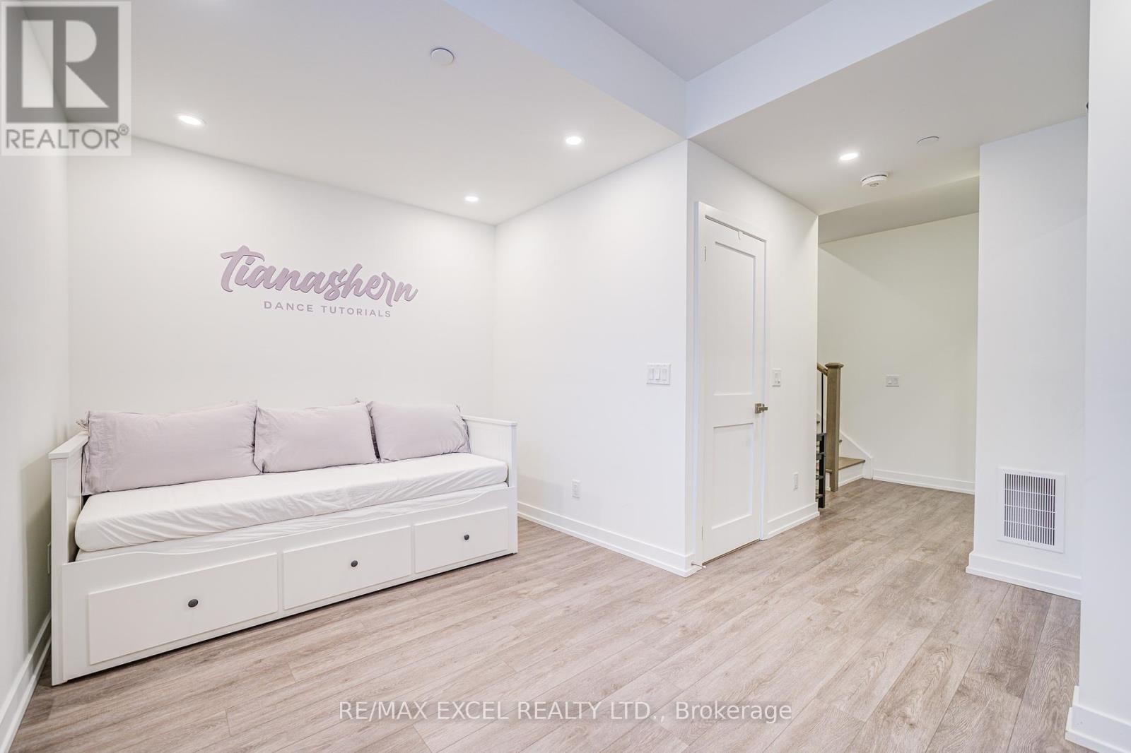 












26 - 51 WINLOCK PARK

,
Toronto (Newtonbrook East),




Ontario
M2M0B8


