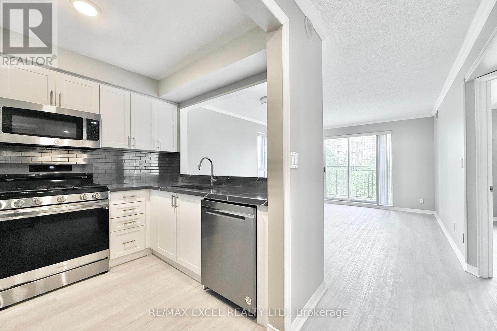 












312 - 38 HOLLYWOOD AVENUE

,
Toronto (Willowdale East),




Ontario
M2N6S5


