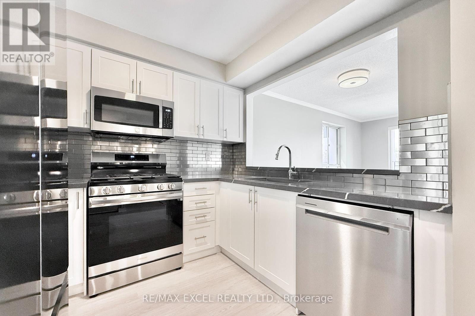 












312 - 38 HOLLYWOOD AVENUE

,
Toronto (Willowdale East),




Ontario
M2N6S5

