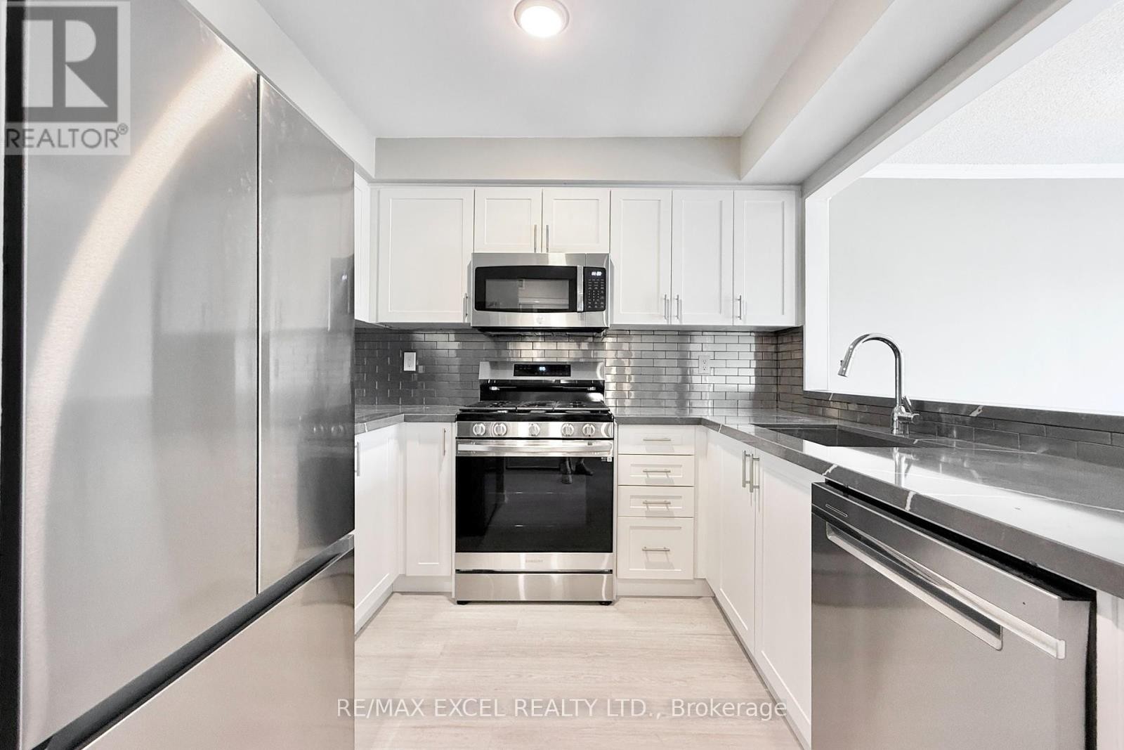 












312 - 38 HOLLYWOOD AVENUE

,
Toronto (Willowdale East),




Ontario
M2N6S5

