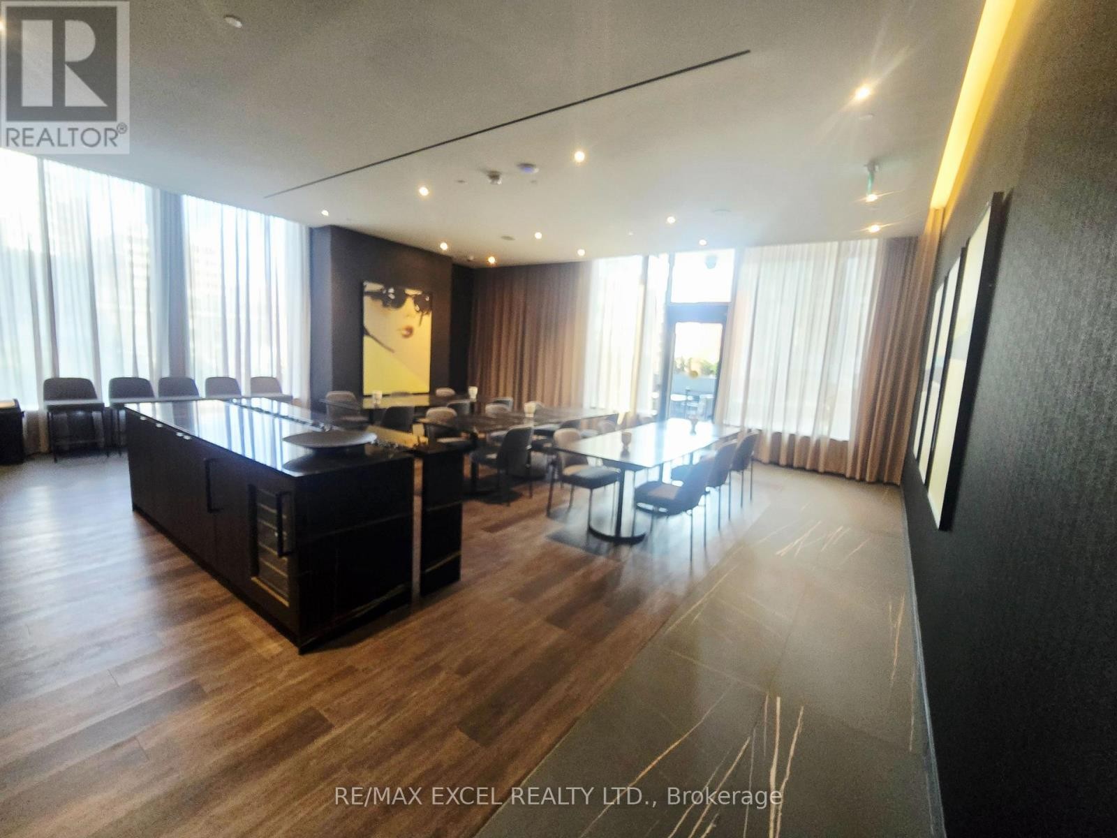 












6003 - 11 YORKVILLE AVENUE

,
Toronto (Annex),




Ontario
M4W0B7

