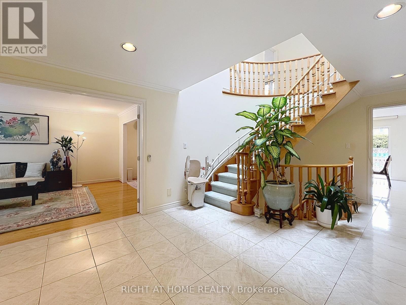 












150 HOLMES AVENUE

,
Toronto (Willowdale East),




Ontario
M2N4M6

