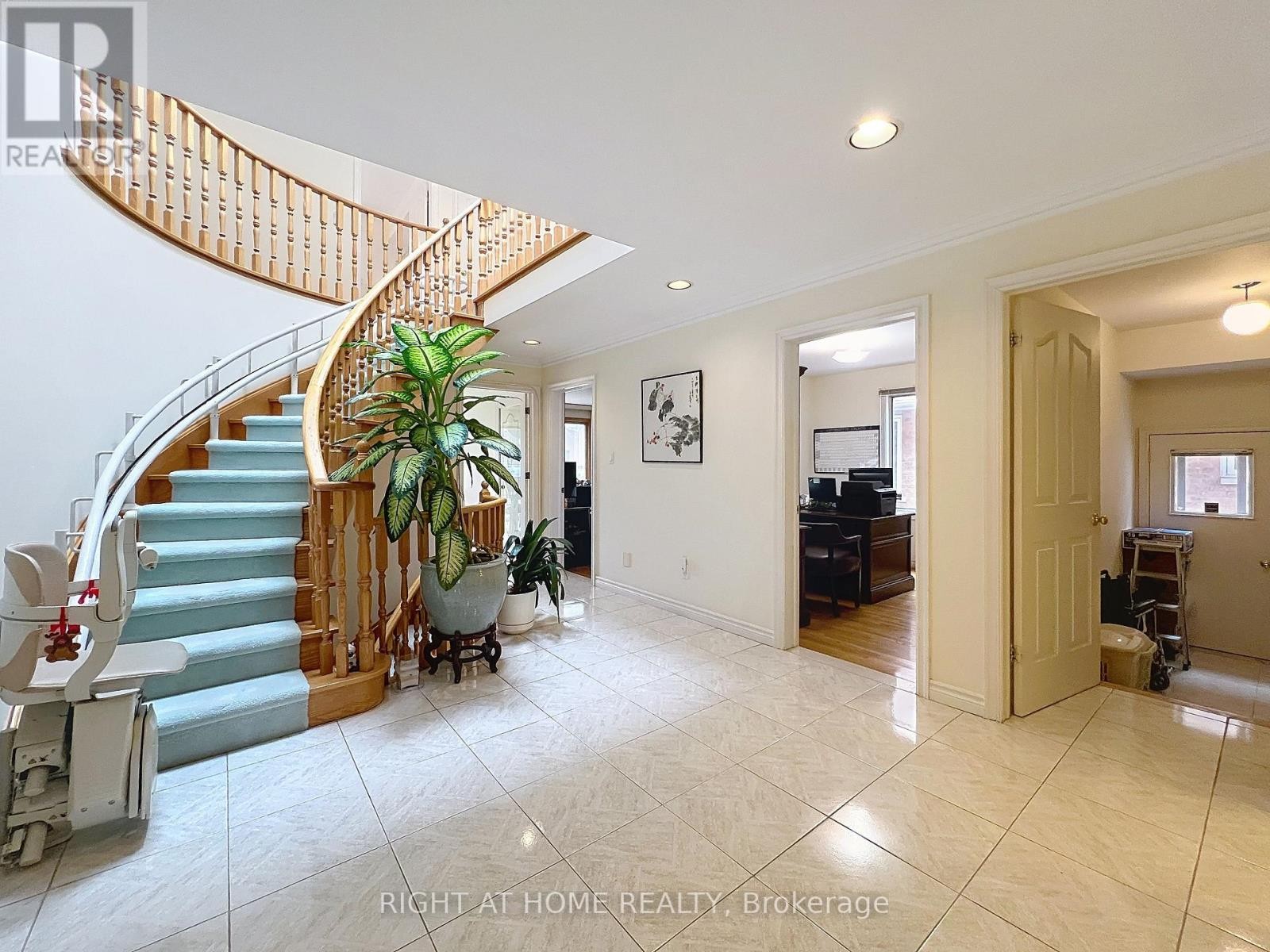 












150 HOLMES AVENUE

,
Toronto (Willowdale East),




Ontario
M2N4M6


