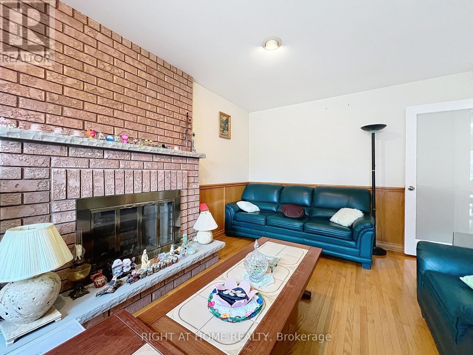 












150 HOLMES AVENUE

,
Toronto (Willowdale East),




Ontario
M2N4M6

