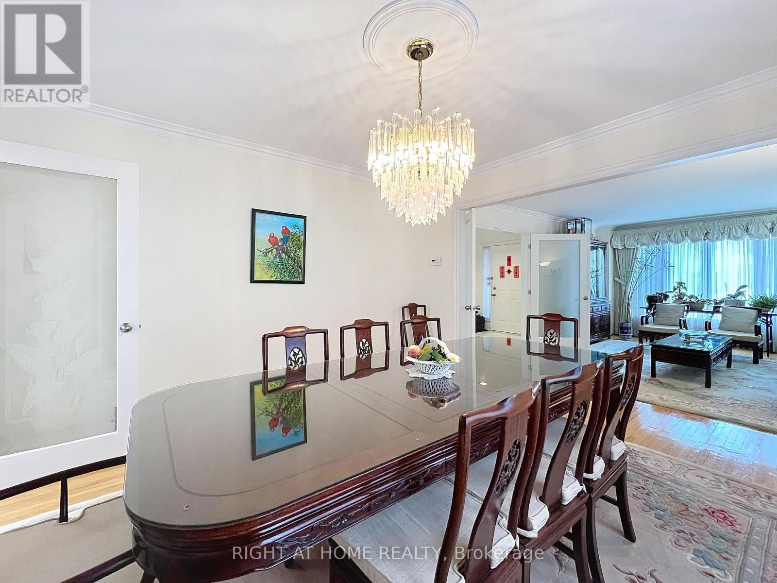 












150 HOLMES AVENUE

,
Toronto (Willowdale East),




Ontario
M2N4M6

