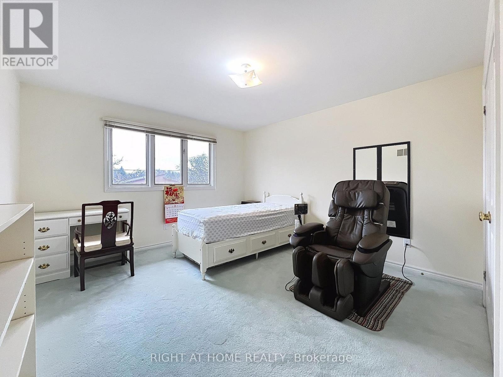 












150 HOLMES AVENUE

,
Toronto (Willowdale East),




Ontario
M2N4M6

