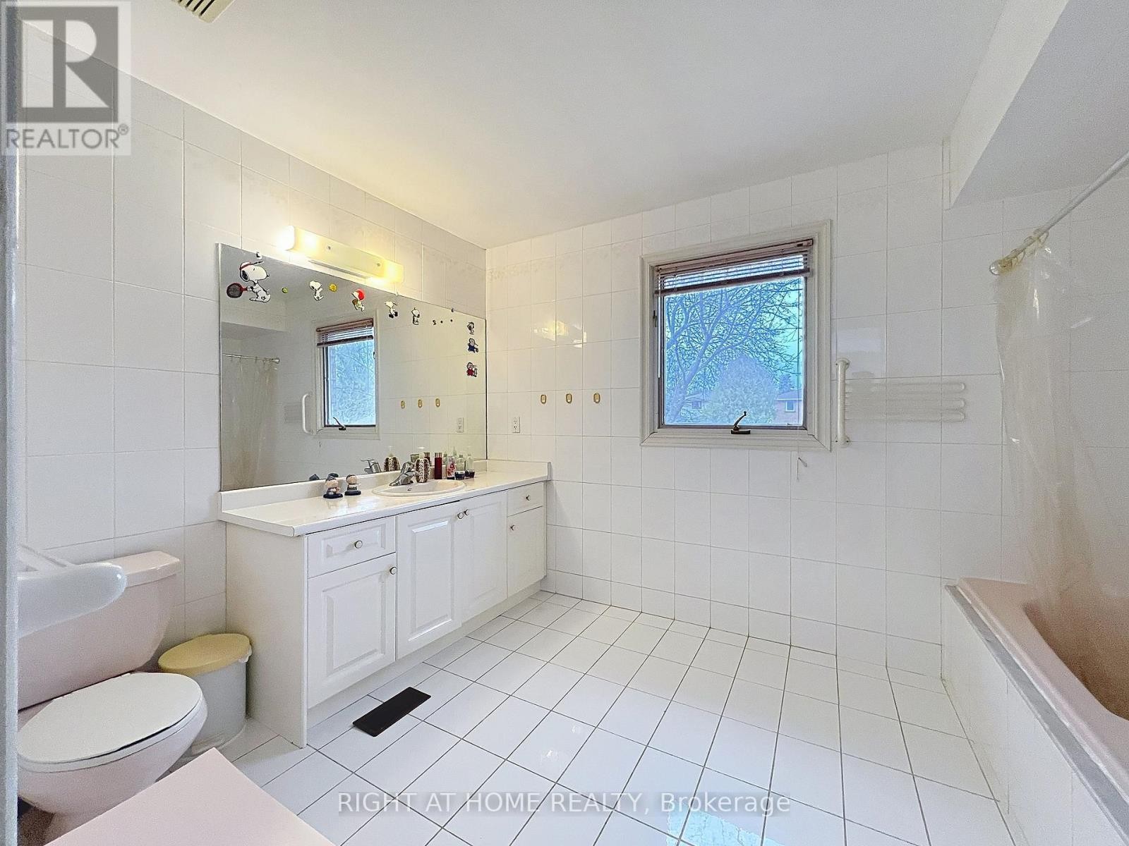 












150 HOLMES AVENUE

,
Toronto (Willowdale East),




Ontario
M2N4M6

