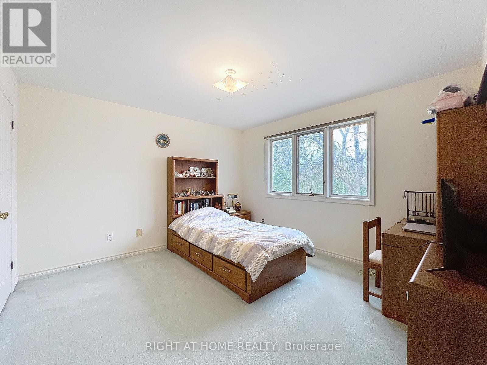 












150 HOLMES AVENUE

,
Toronto (Willowdale East),




Ontario
M2N4M6

