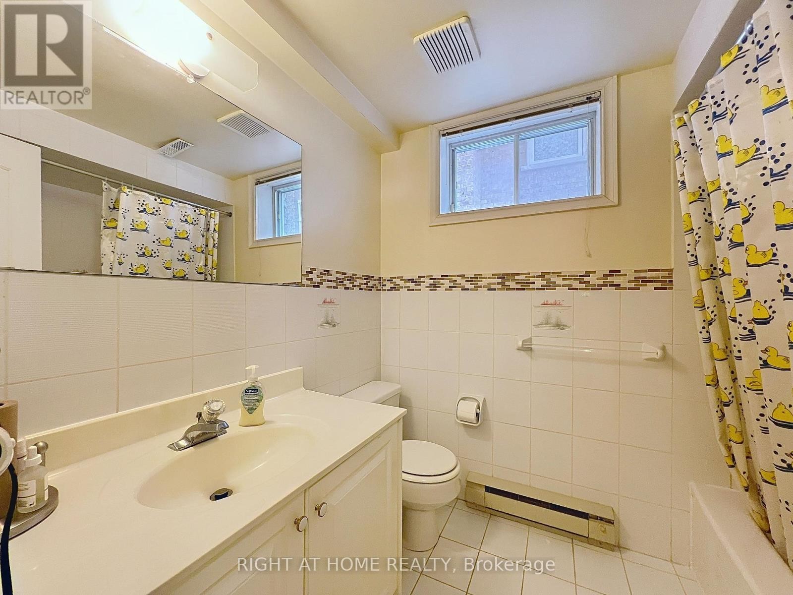 












150 HOLMES AVENUE

,
Toronto (Willowdale East),




Ontario
M2N4M6

