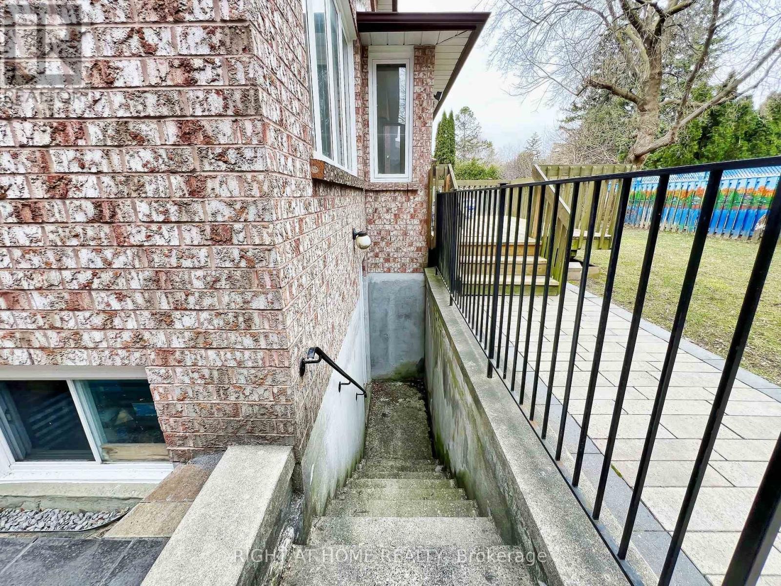 












150 HOLMES AVENUE

,
Toronto (Willowdale East),




Ontario
M2N4M6

