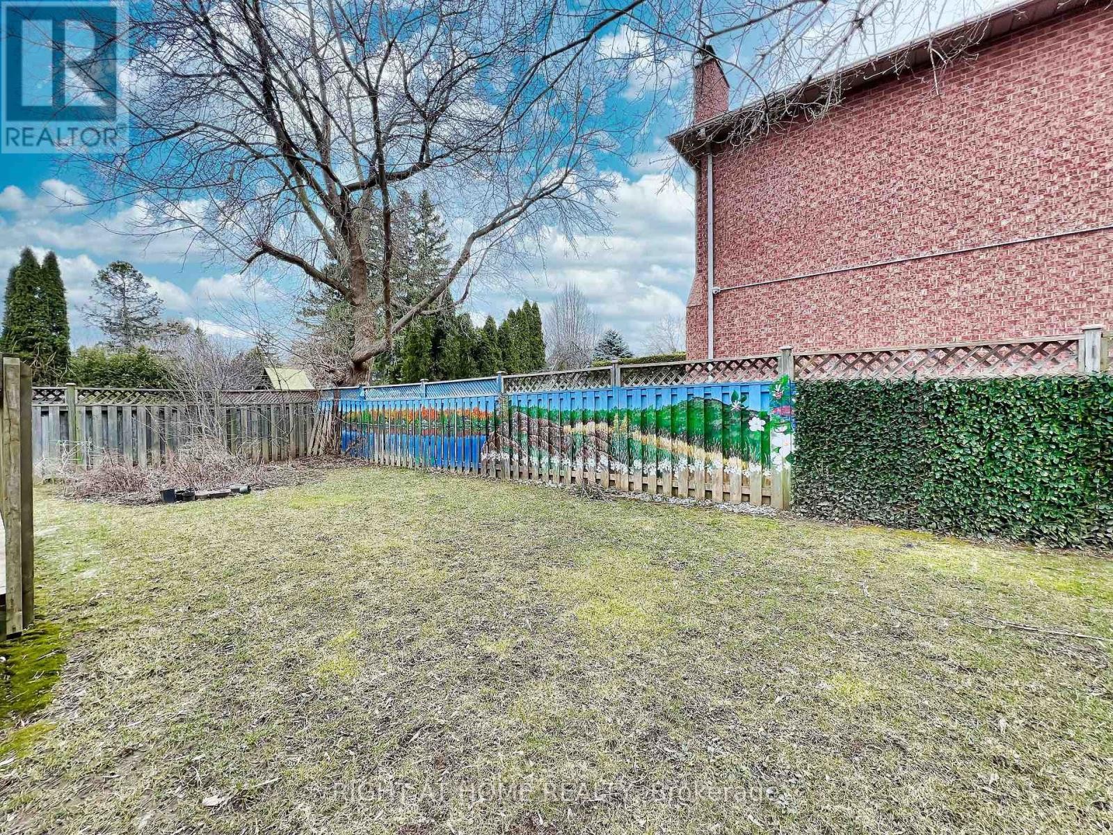 












150 HOLMES AVENUE

,
Toronto (Willowdale East),




Ontario
M2N4M6

