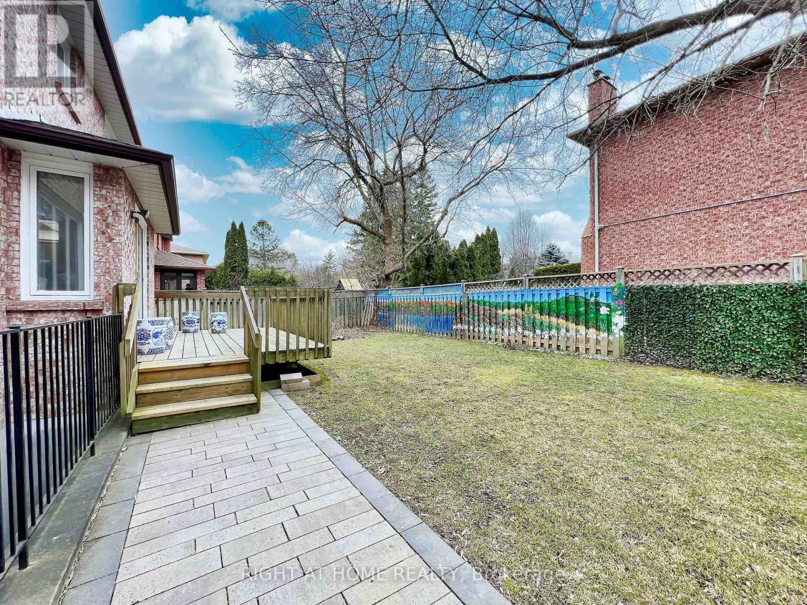 












150 HOLMES AVENUE

,
Toronto (Willowdale East),




Ontario
M2N4M6


