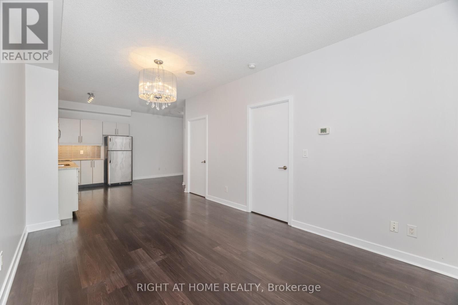 












418 - 33 BAY STREET

,
Toronto (Waterfront Communities),




Ontario
M5J2Z3

