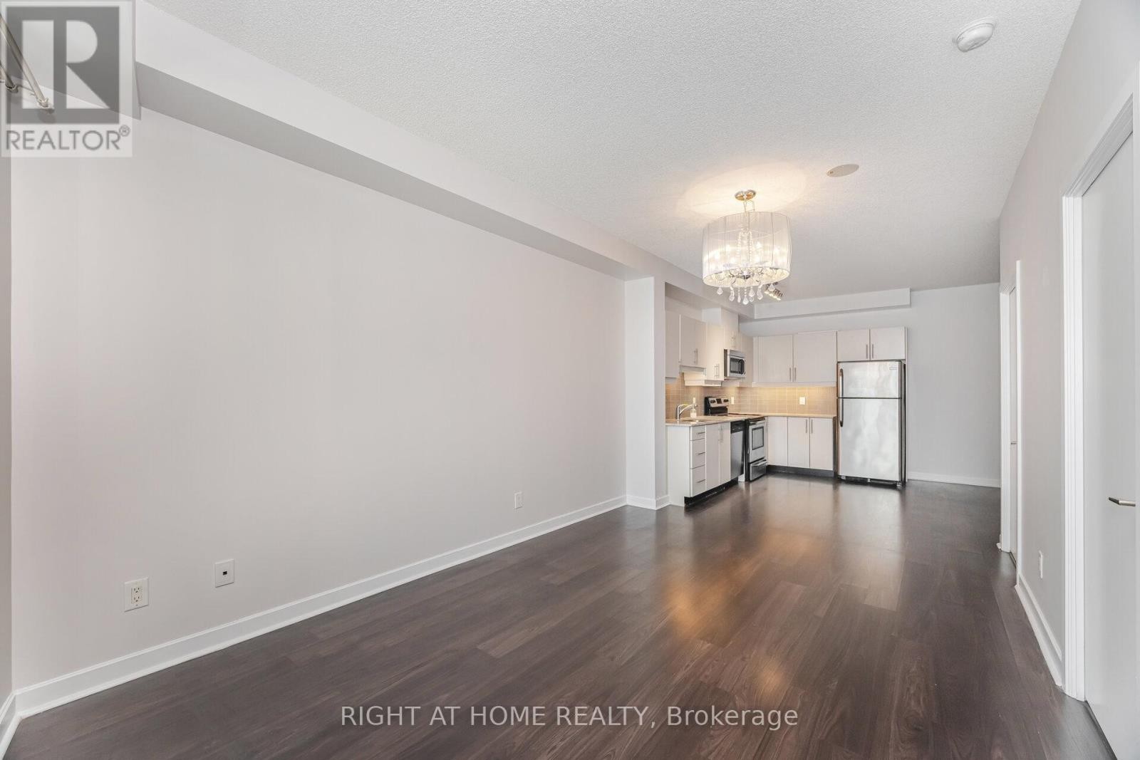 












418 - 33 BAY STREET

,
Toronto (Waterfront Communities),




Ontario
M5J2Z3

