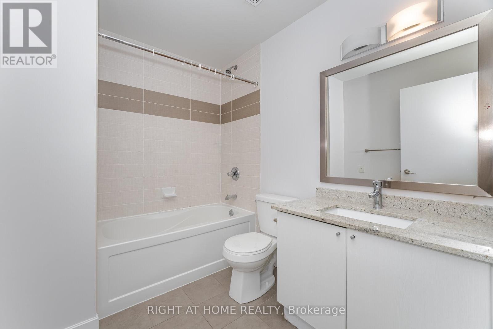 












418 - 33 BAY STREET

,
Toronto (Waterfront Communities),




Ontario
M5J2Z3

