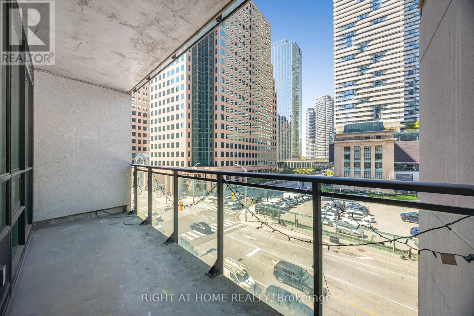 












418 - 33 BAY STREET

,
Toronto (Waterfront Communities),




Ontario
M5J2Z3

