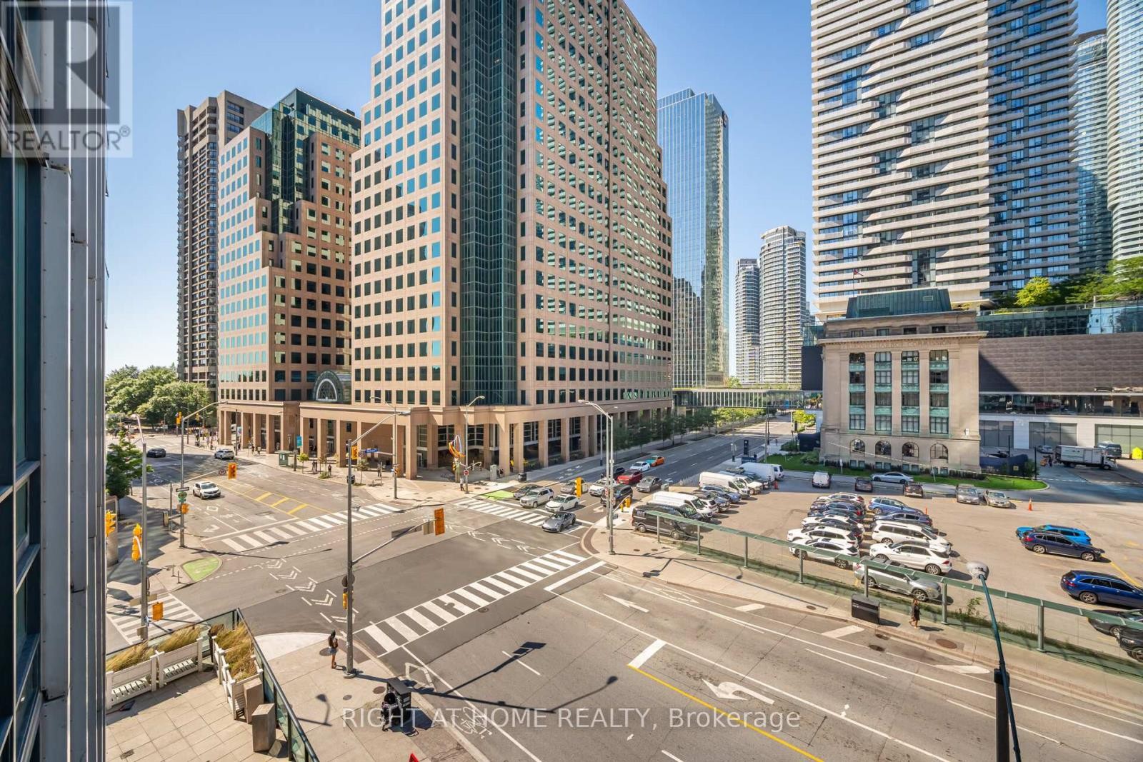 












418 - 33 BAY STREET

,
Toronto (Waterfront Communities),




Ontario
M5J2Z3

