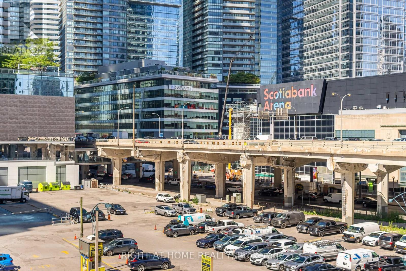 












418 - 33 BAY STREET

,
Toronto (Waterfront Communities),




Ontario
M5J2Z3

