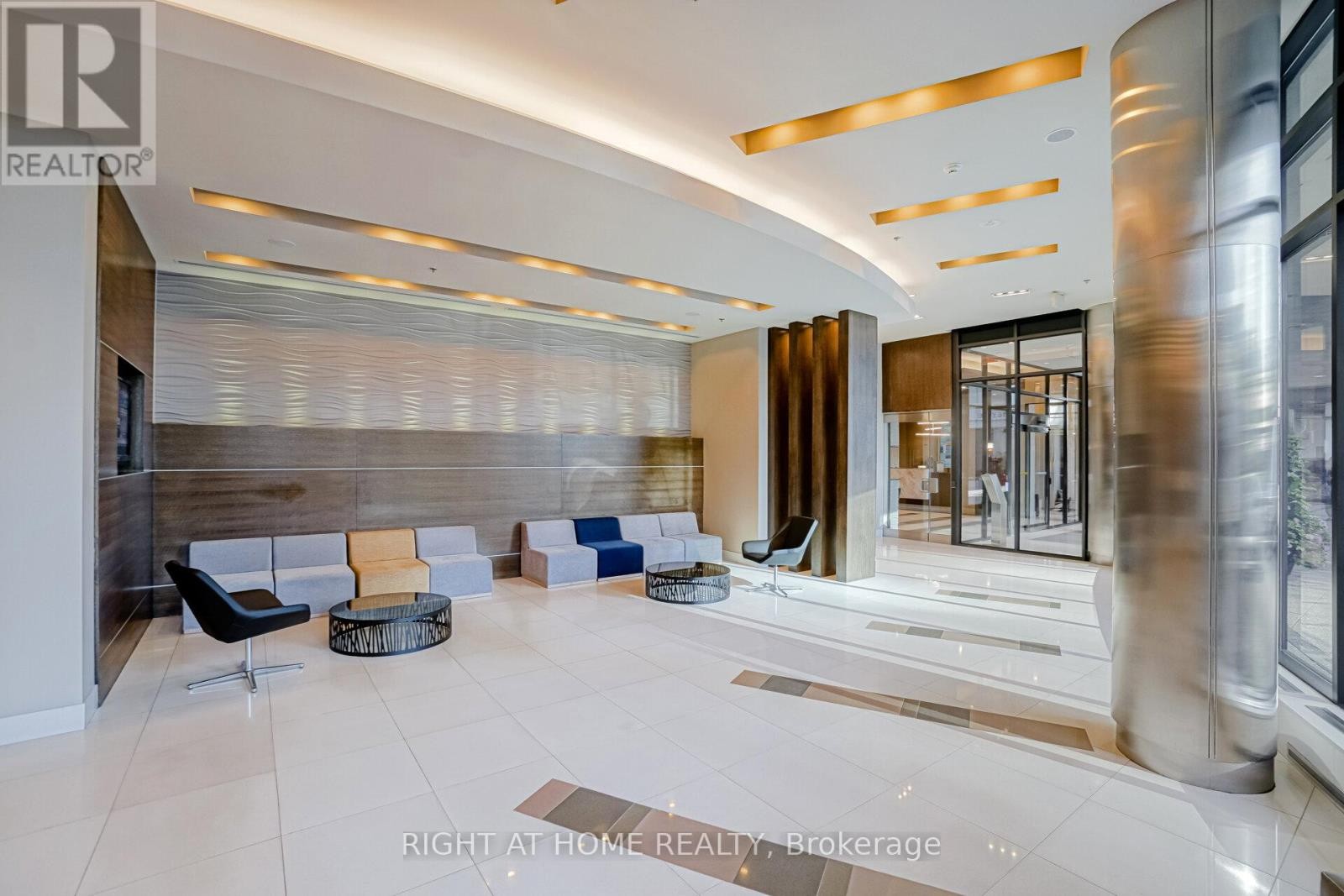 












418 - 33 BAY STREET

,
Toronto (Waterfront Communities),




Ontario
M5J2Z3

