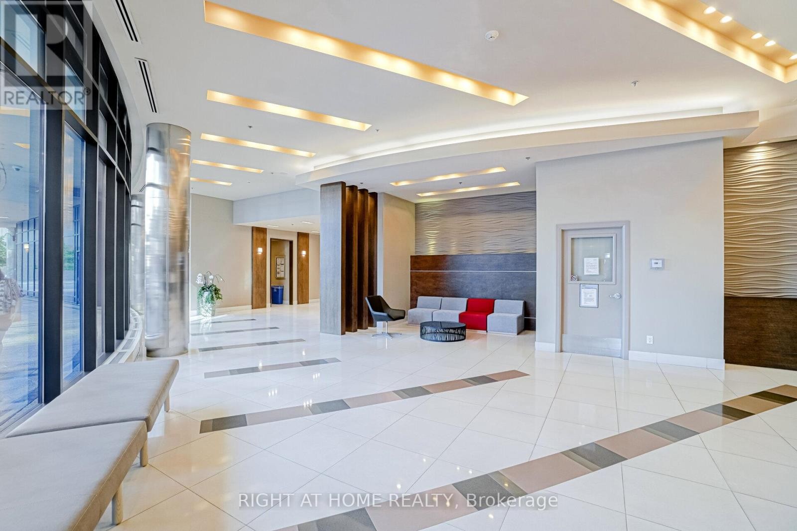 












418 - 33 BAY STREET

,
Toronto (Waterfront Communities),




Ontario
M5J2Z3

