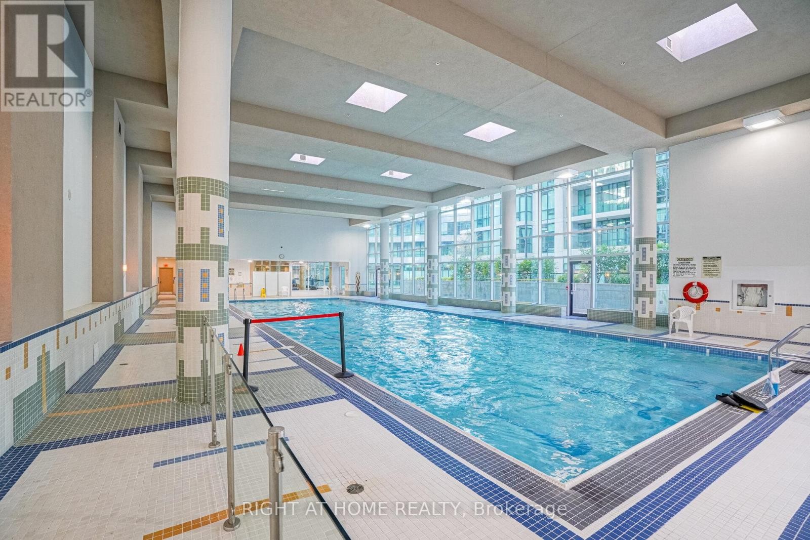 












418 - 33 BAY STREET

,
Toronto (Waterfront Communities),




Ontario
M5J2Z3

