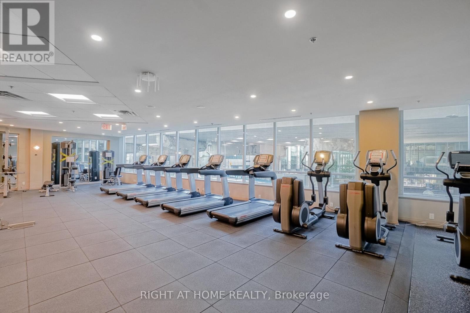 












418 - 33 BAY STREET

,
Toronto (Waterfront Communities),




Ontario
M5J2Z3

