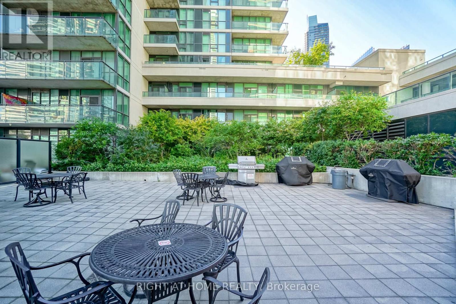 












418 - 33 BAY STREET

,
Toronto (Waterfront Communities),




Ontario
M5J2Z3

