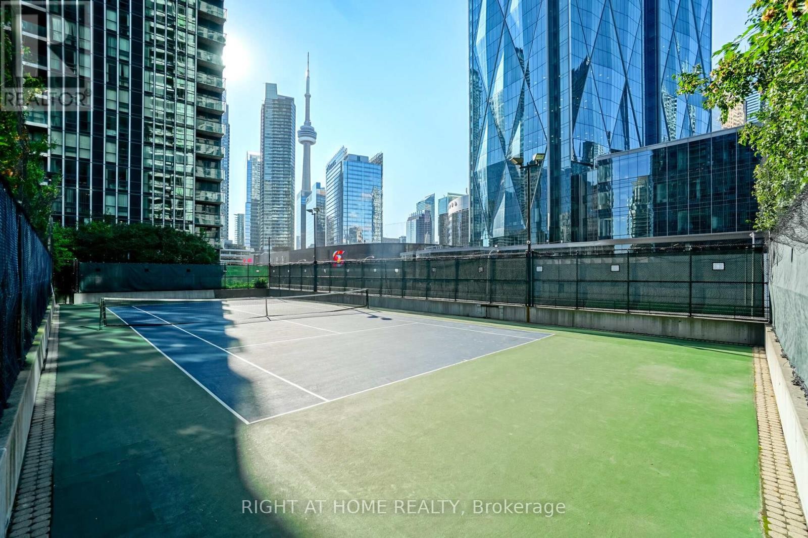 












418 - 33 BAY STREET

,
Toronto (Waterfront Communities),




Ontario
M5J2Z3

