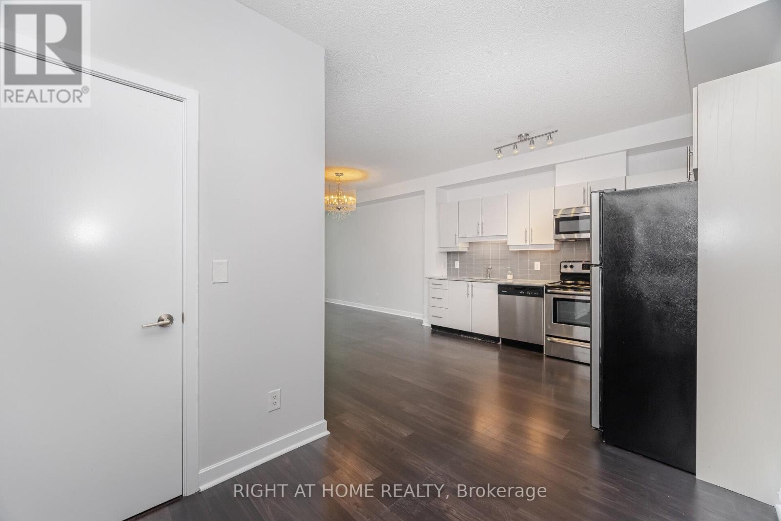 












418 - 33 BAY STREET

,
Toronto (Waterfront Communities),




Ontario
M5J2Z3

