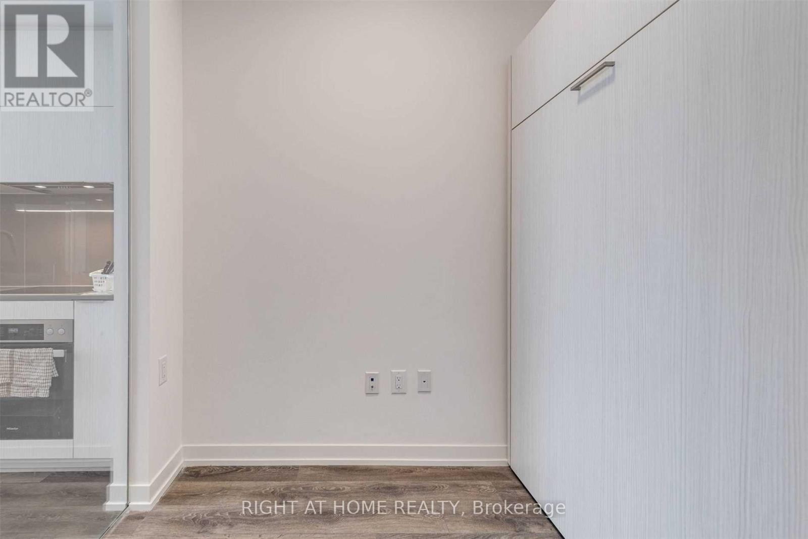 












908 - 15 LOWER JARVIS STREET

,
Toronto (Waterfront Communities),




Ontario
M5E0C4

