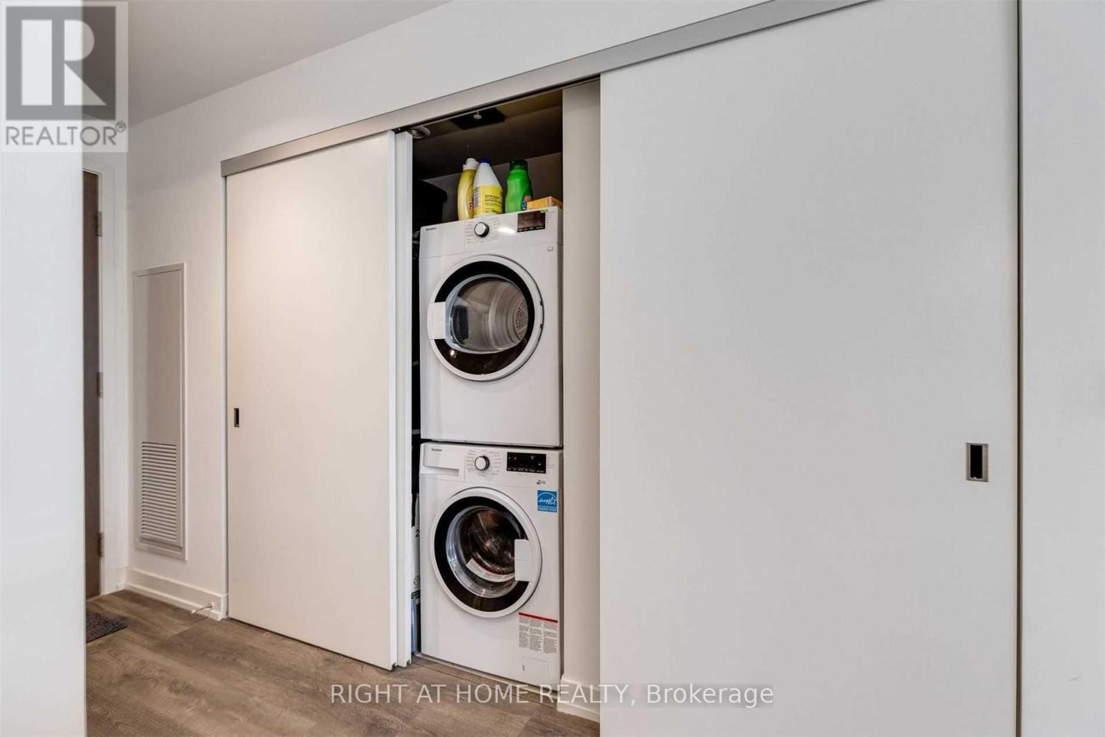 












908 - 15 LOWER JARVIS STREET

,
Toronto (Waterfront Communities),




Ontario
M5E0C4

