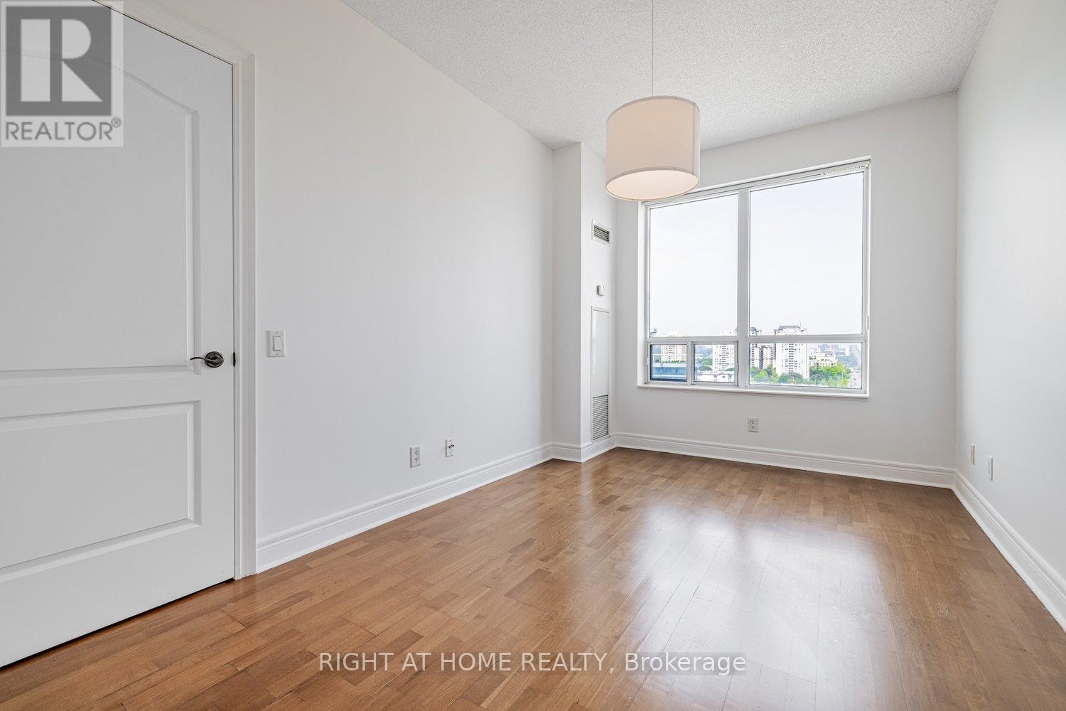 












RG1 - 1 CLAIRTRELL ROAD

,
Toronto (Willowdale East),




Ontario
M2N7H6

