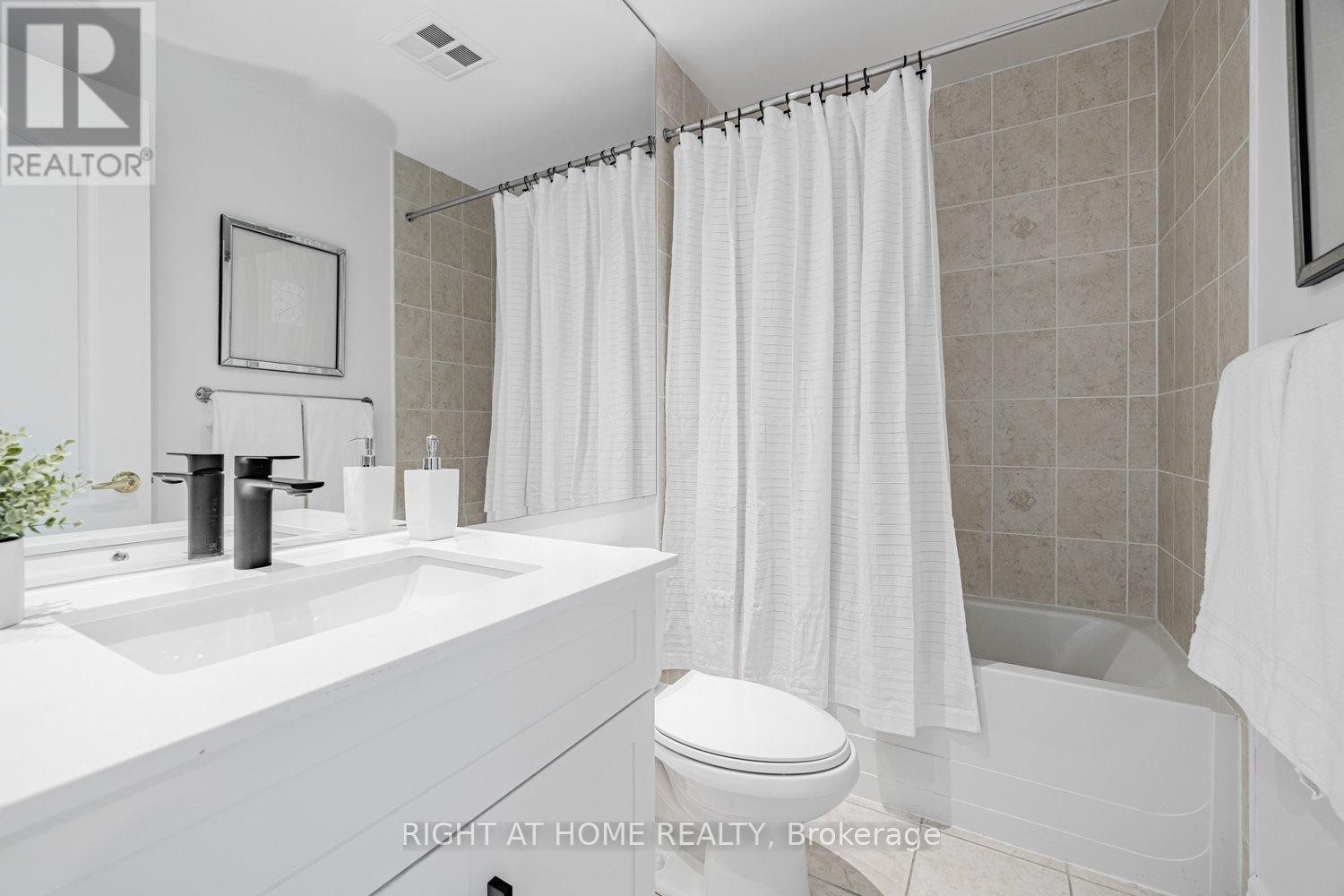 












RG1 - 1 CLAIRTRELL ROAD

,
Toronto (Willowdale East),




Ontario
M2N7H6


