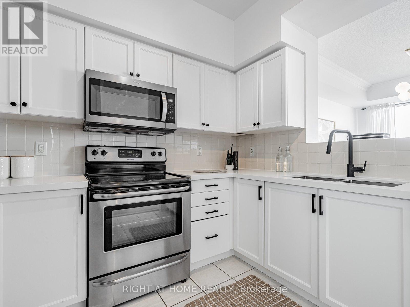 












RG1 - 1 CLAIRTRELL ROAD

,
Toronto (Willowdale East),




Ontario
M2N7H6

