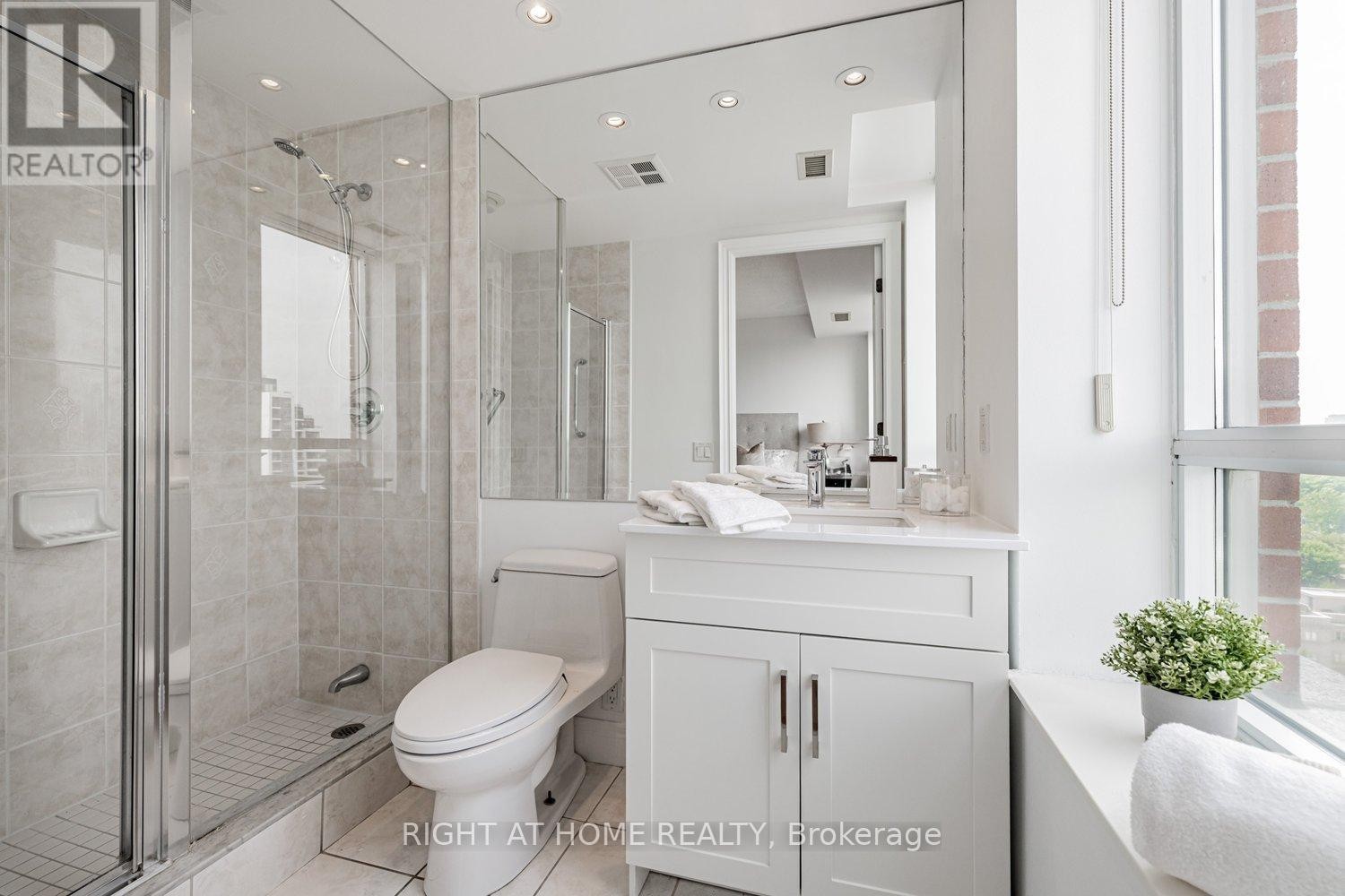 












RG1 - 1 CLAIRTRELL ROAD

,
Toronto (Willowdale East),




Ontario
M2N7H6

