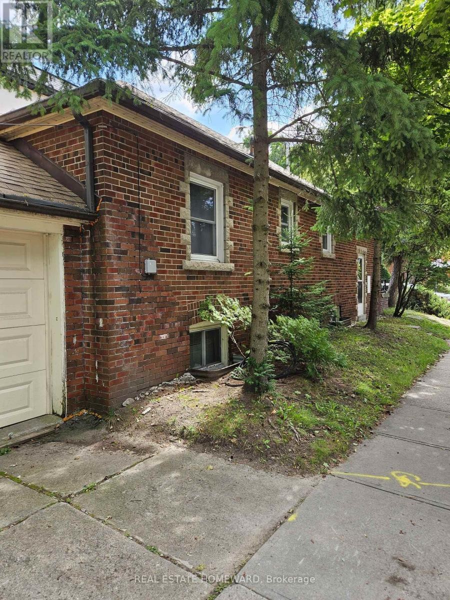 












28 GLEN ECHO ROAD

,
Toronto (Lawrence Park North),




Ontario
M4N2E1

