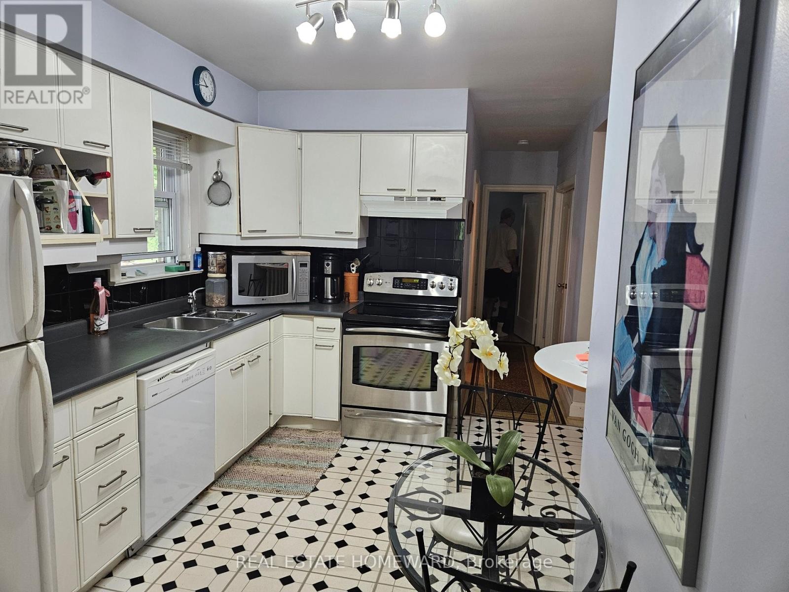 












28 GLEN ECHO ROAD

,
Toronto (Lawrence Park North),




Ontario
M4N2E1

