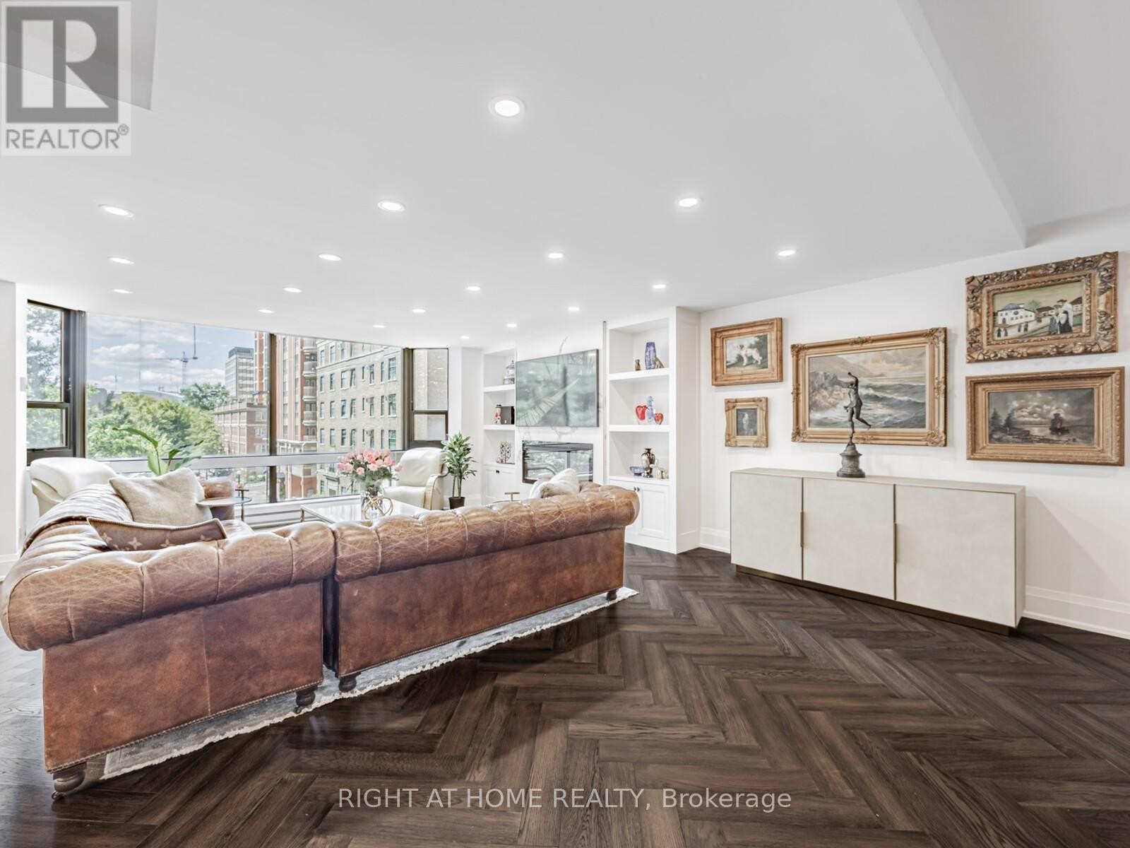 












401 - 1166 BAY STREET

,
Toronto (Bay Street Corridor),




Ontario
M5S2X8

