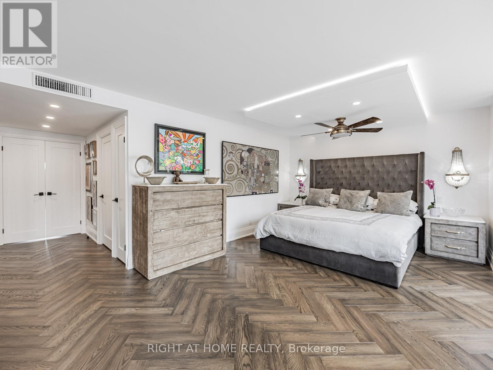 












401 - 1166 BAY STREET

,
Toronto (Bay Street Corridor),




Ontario
M5S2X8

