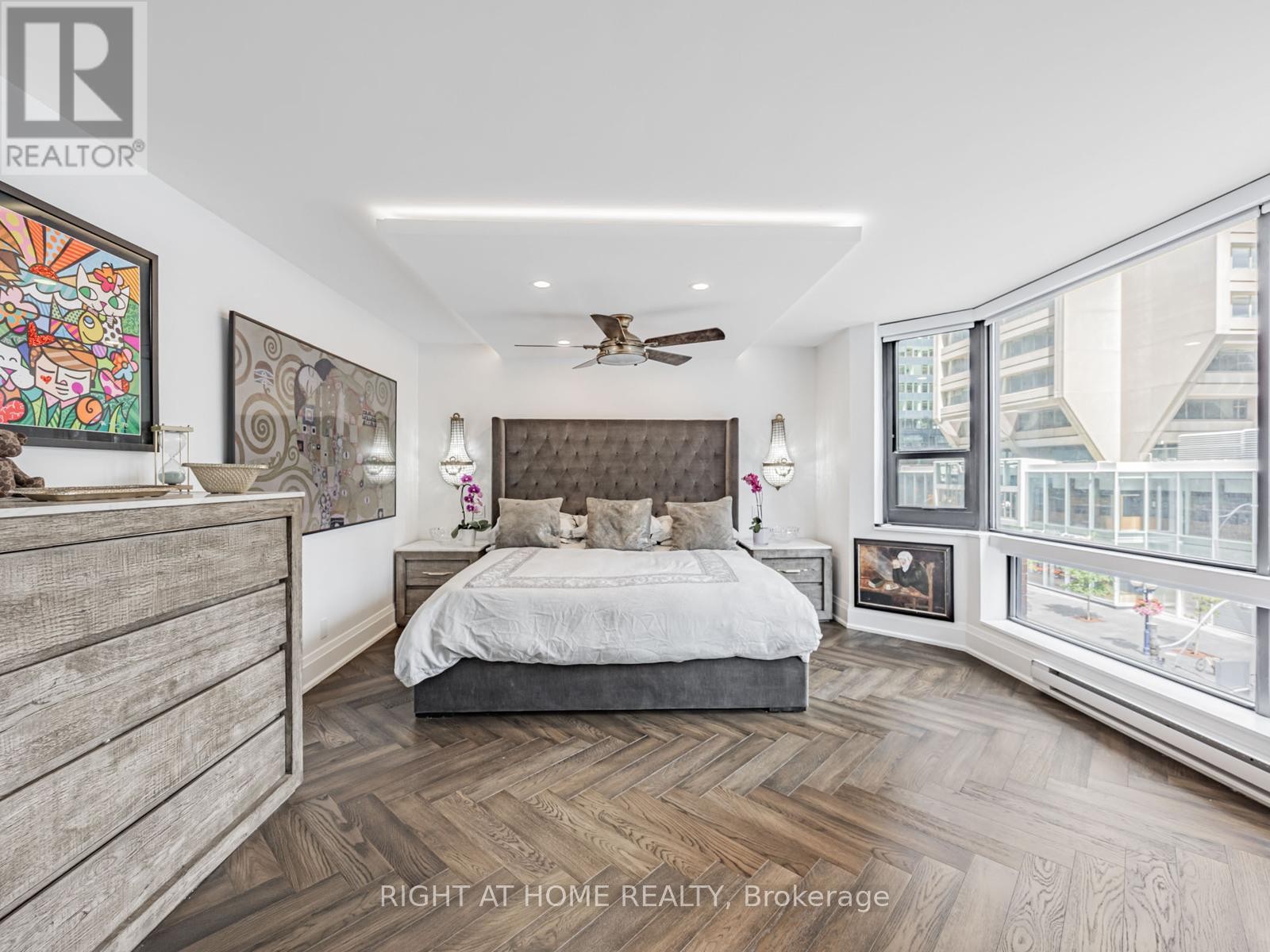 












401 - 1166 BAY STREET

,
Toronto (Bay Street Corridor),




Ontario
M5S2X8

