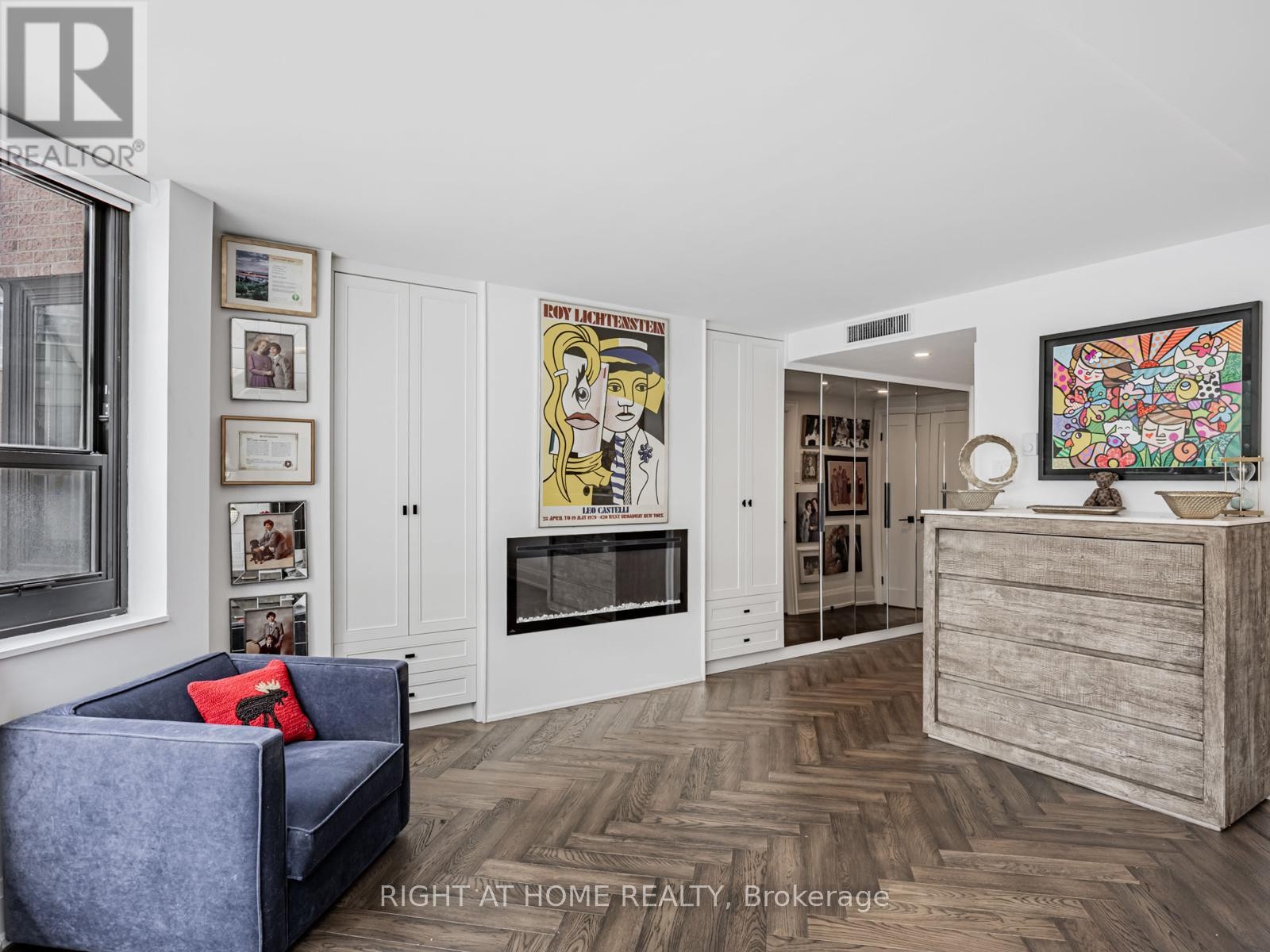 












401 - 1166 BAY STREET

,
Toronto (Bay Street Corridor),




Ontario
M5S2X8

