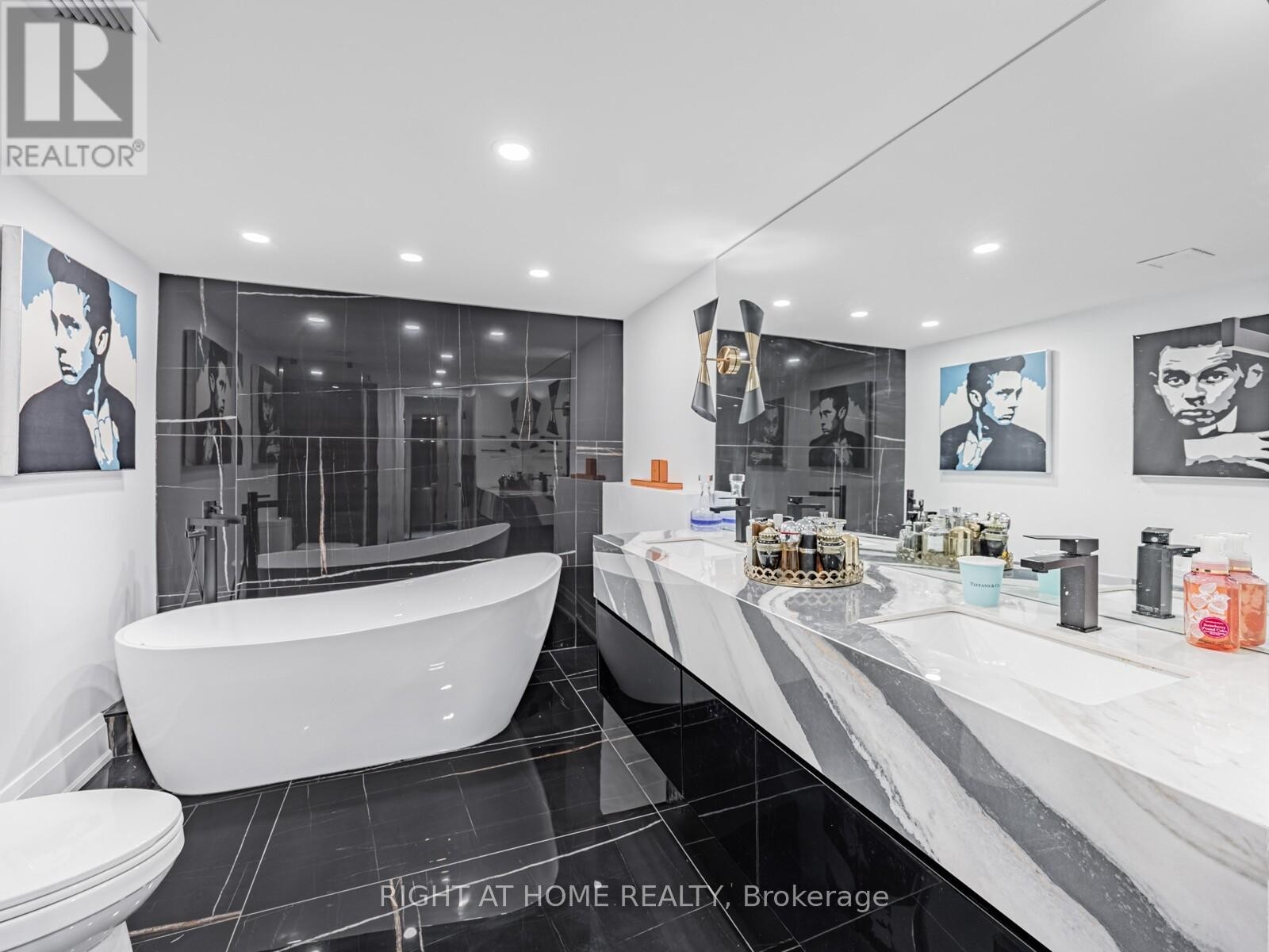 












401 - 1166 BAY STREET

,
Toronto (Bay Street Corridor),




Ontario
M5S2X8

