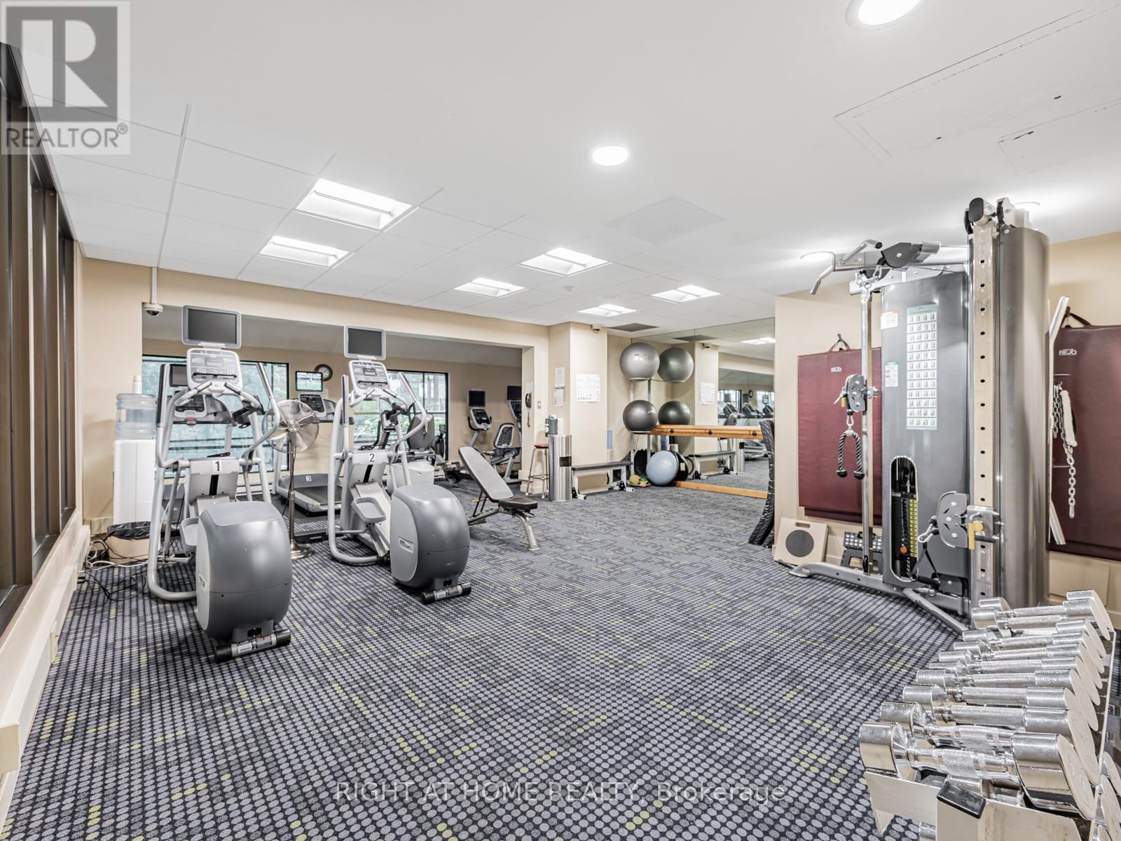 












401 - 1166 BAY STREET

,
Toronto (Bay Street Corridor),




Ontario
M5S2X8


