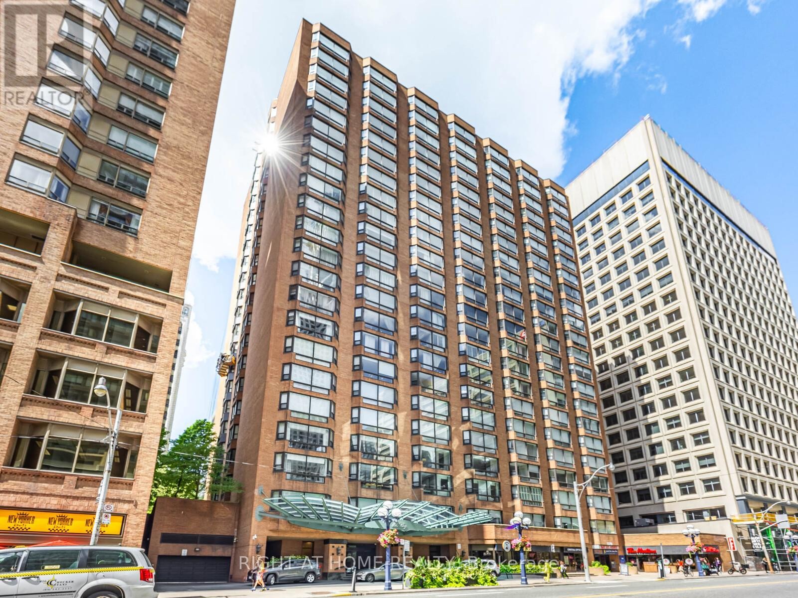 












401 - 1166 BAY STREET

,
Toronto (Bay Street Corridor),




Ontario
M5S2X8

