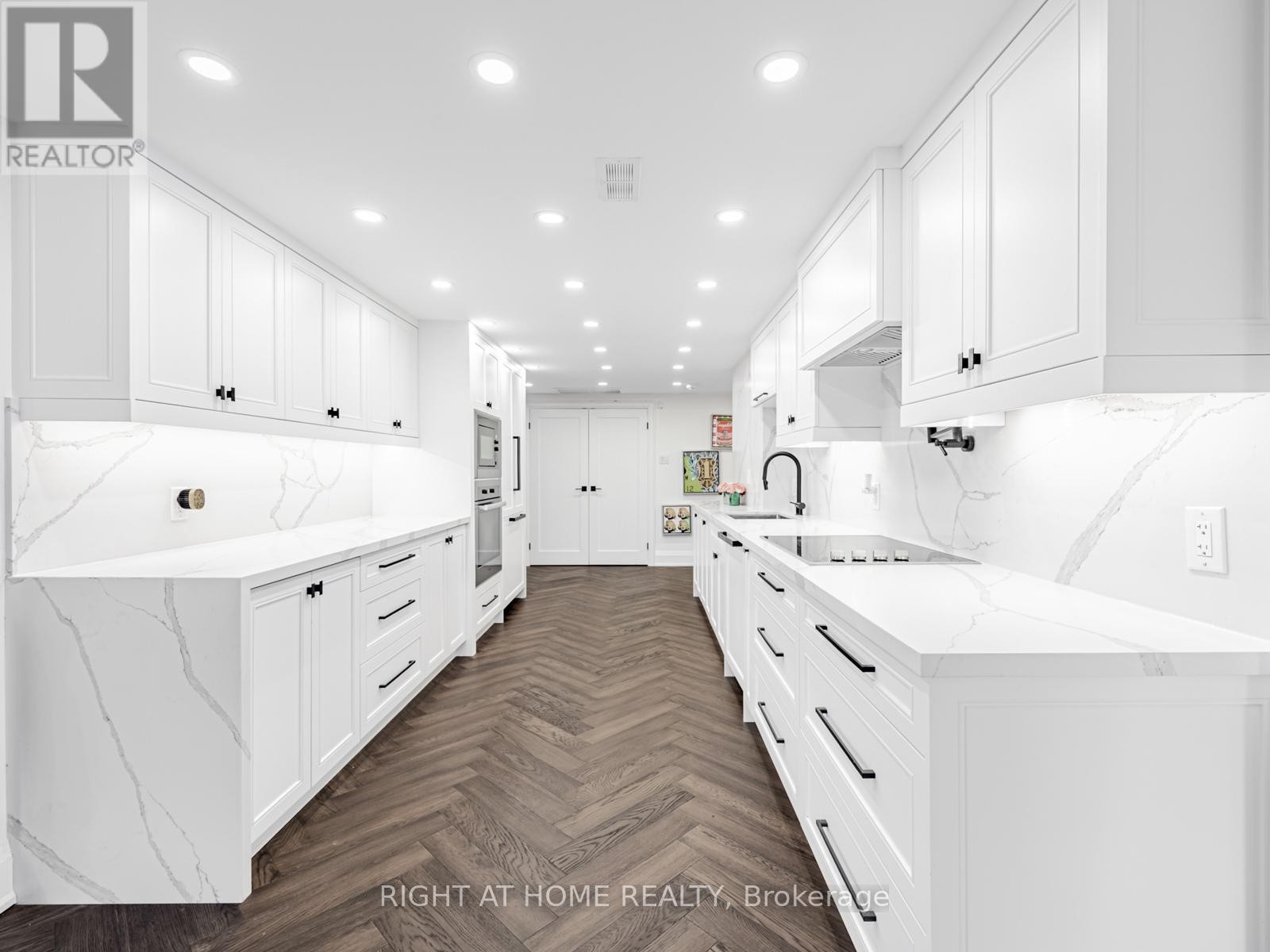 












401 - 1166 BAY STREET

,
Toronto (Bay Street Corridor),




Ontario
M5S2X8

