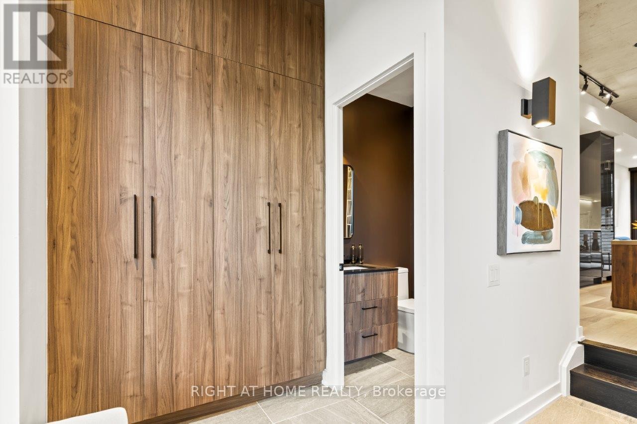 












25 - 12 DERVOCK CRESCENT

,
Toronto (Bayview Village),




Ontario
M2K1A7

