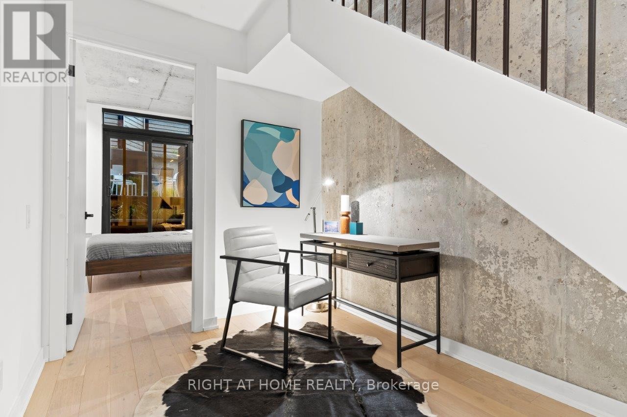 












25 - 12 DERVOCK CRESCENT

,
Toronto (Bayview Village),




Ontario
M2K1A7

