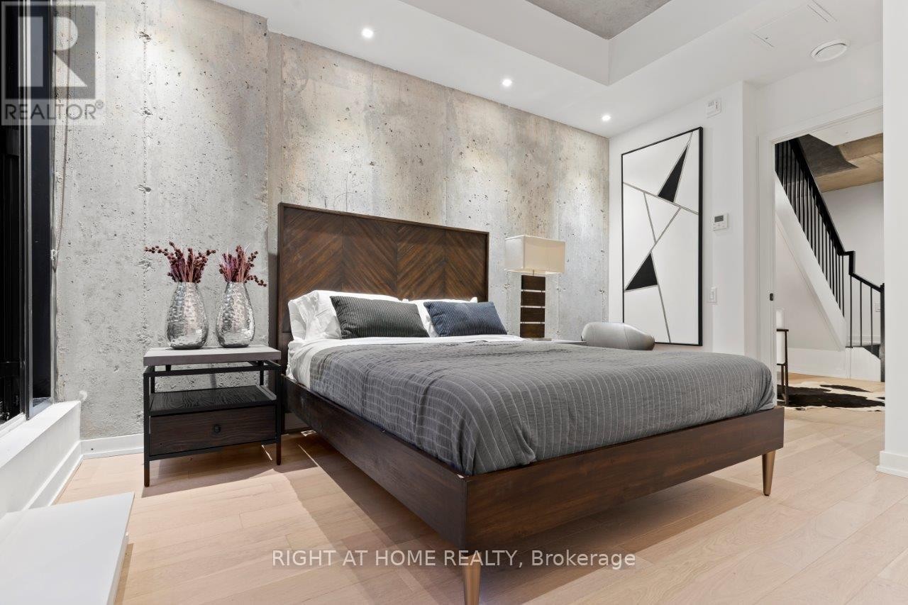 












25 - 12 DERVOCK CRESCENT

,
Toronto (Bayview Village),




Ontario
M2K1A7

