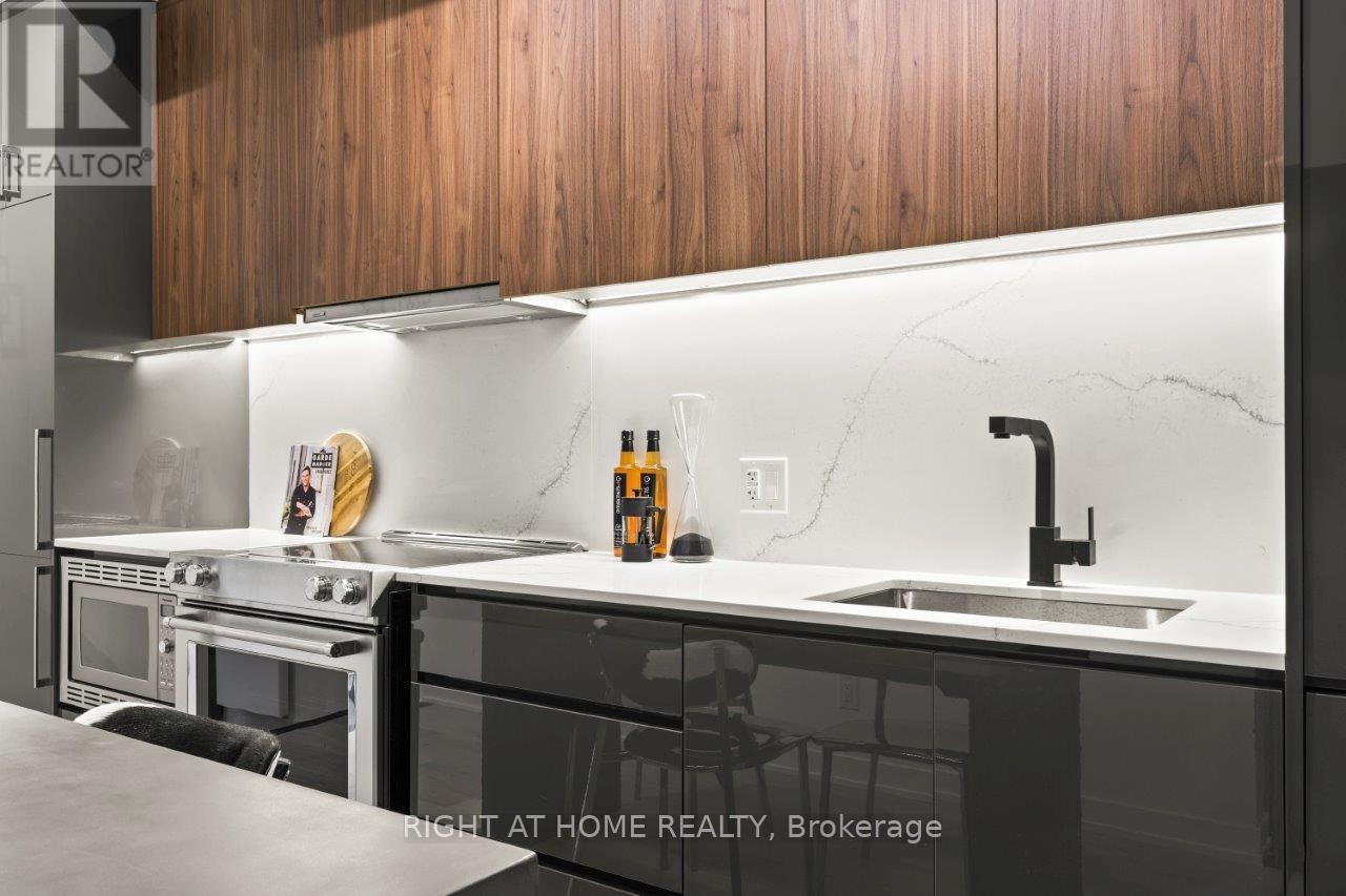 












25 - 12 DERVOCK CRESCENT

,
Toronto (Bayview Village),




Ontario
M2K1A7

