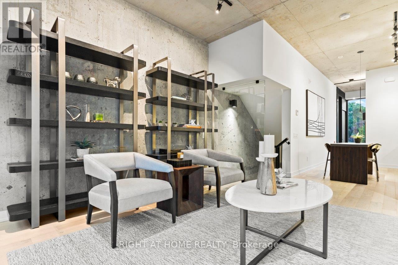 












25 - 12 DERVOCK CRESCENT

,
Toronto (Bayview Village),




Ontario
M2K1A7

